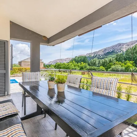 Gorgeous In With Kitchen Holiday home *