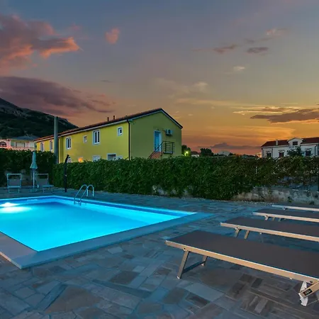 Holiday home Gorgeous In With Kitchen Jurandvor